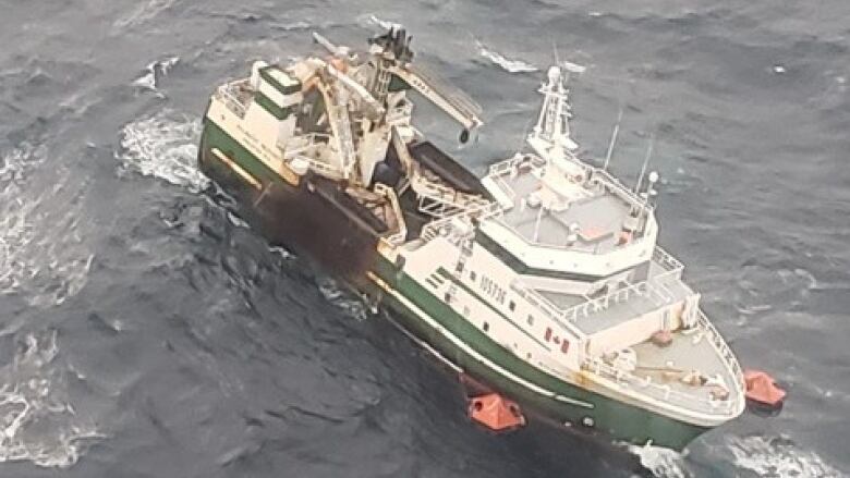 U.S., Canadian Coast Guards, Royal Canadian Air Force, rescue 31 fishermen from sinking vessel off Nova Scotia