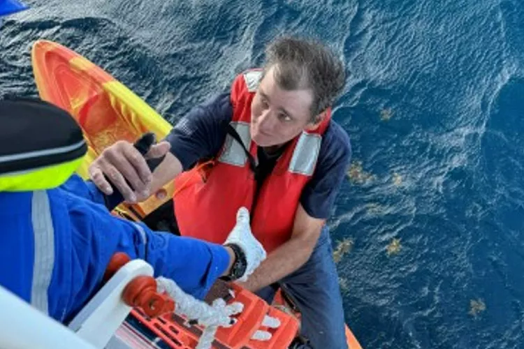 Cruise Ship Rescues Two in Kayak After FV Sinks Mexico